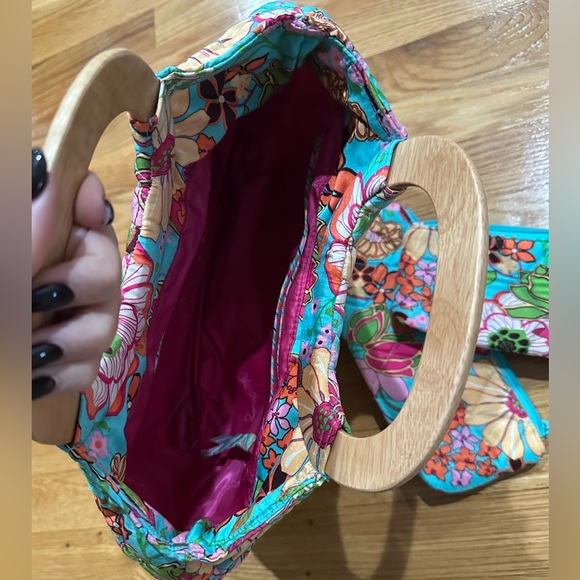 Vera Bradley handbag with two travel zipper bags - Picture 3 of 8